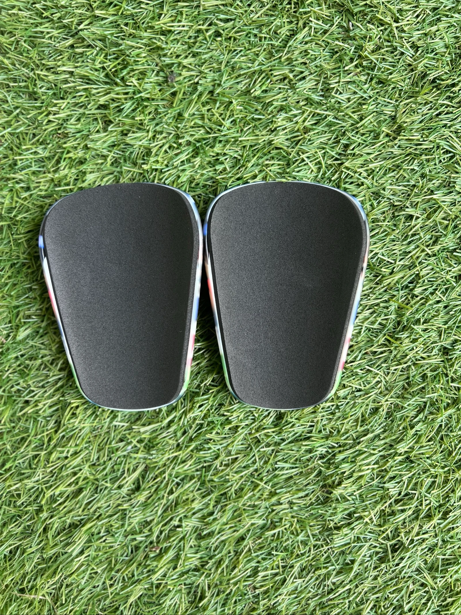 Football shin guard – photo 2